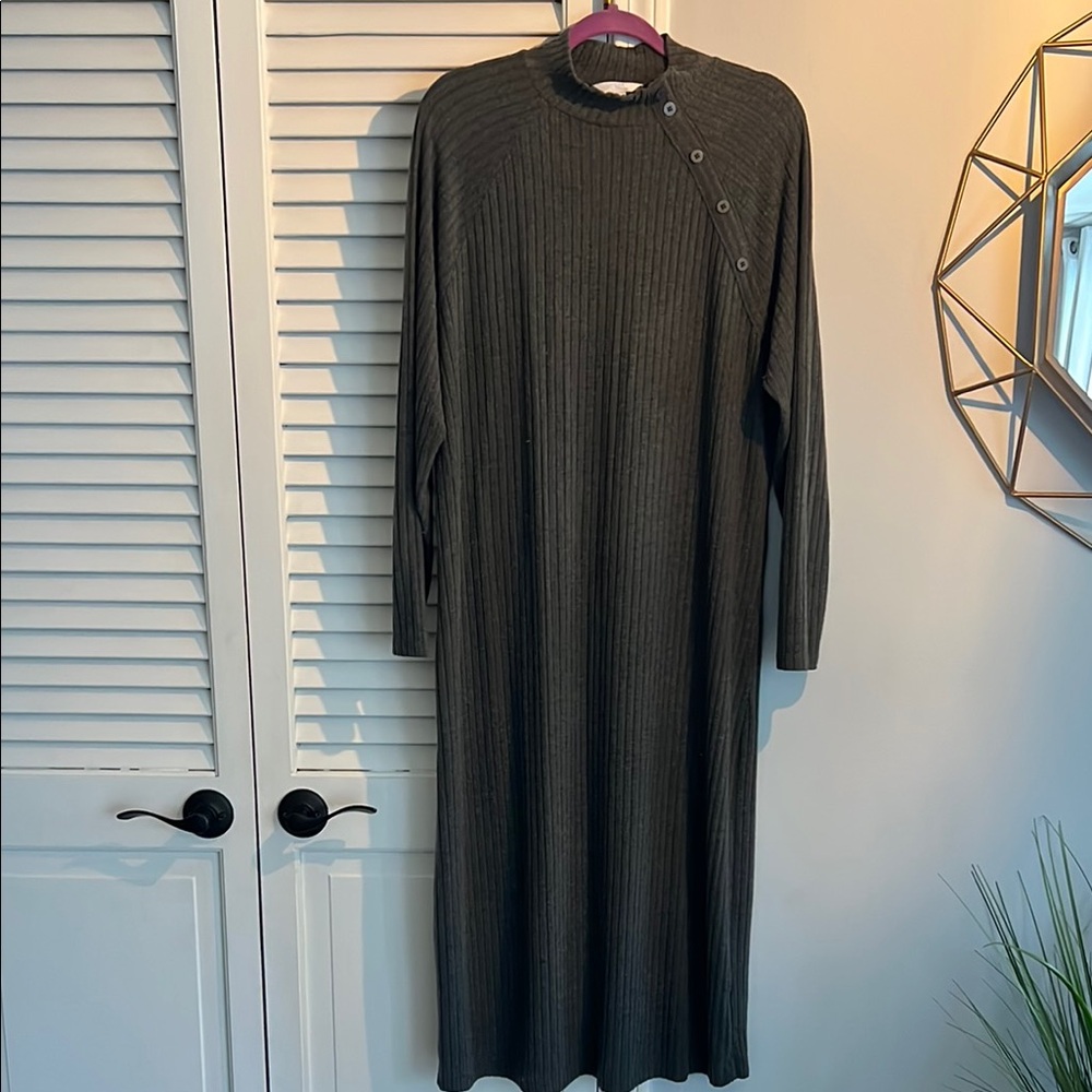 Elegant Black Ribbed Dress